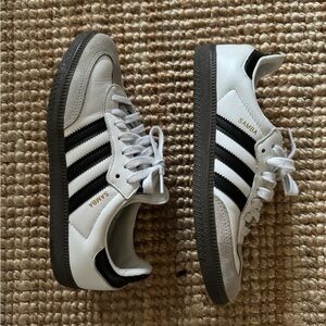 white adidas sambas